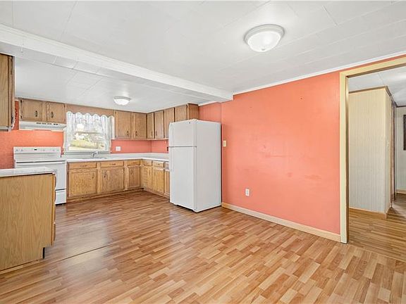 4th image of 987 Maiden St