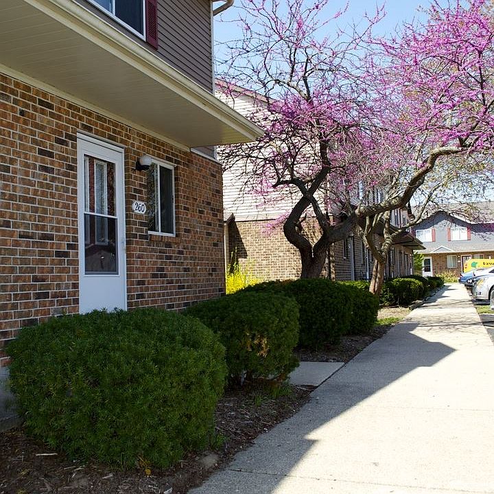 1st image of 260 Carriage Ln SW