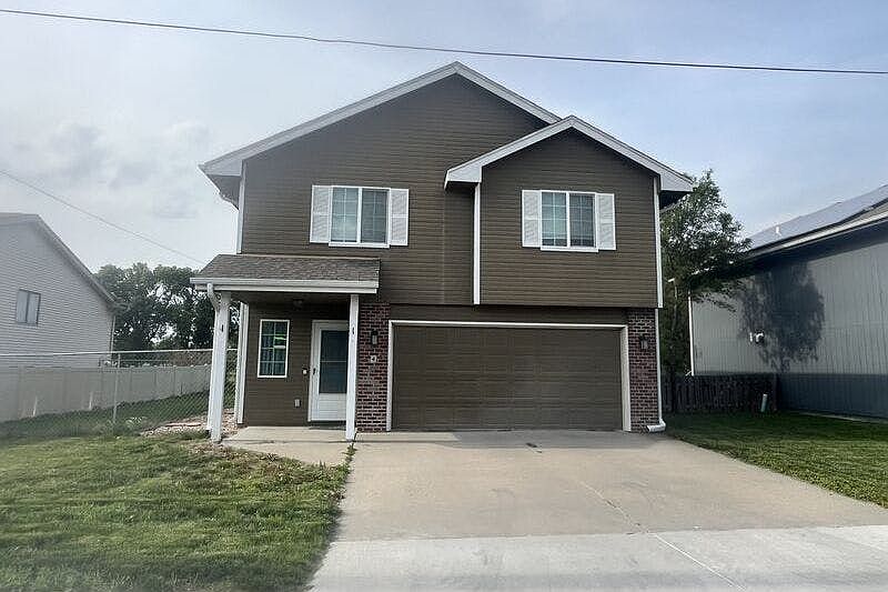 1st image of 4 Comanche St
