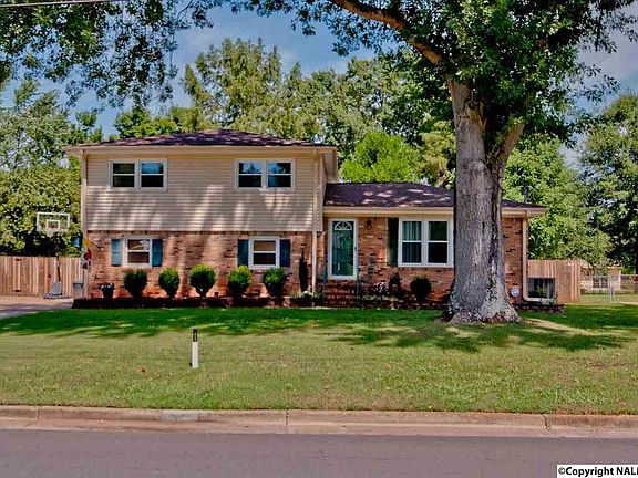 3rd image of 11214 Hillwood Dr SE