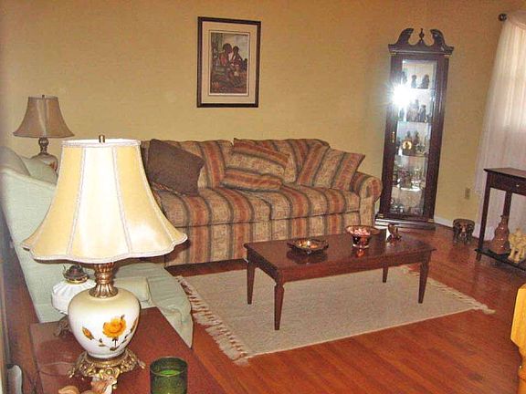 3rd image of 1035 Trogdon Dr