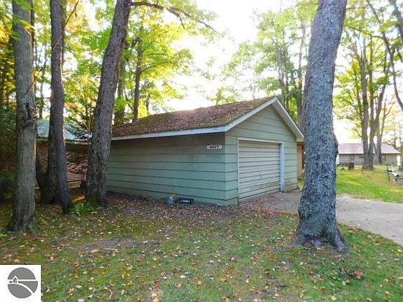 4th image of 4617 E Shore Dr NE