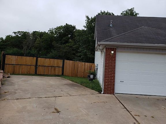 2nd image of 925 E Olrich St