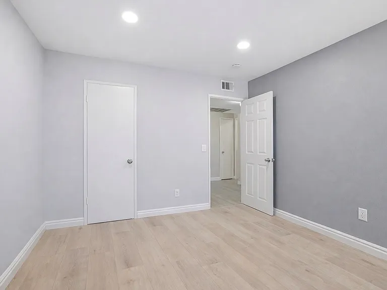121 Sinclair Ave #213 — Photo 18