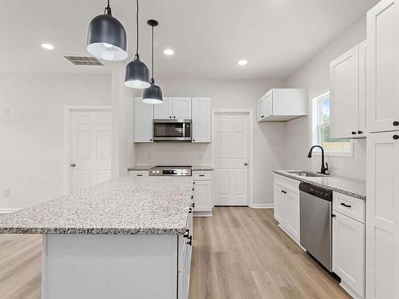 5th image of 47 Brownlow Dr