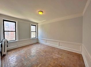 3070 34th St APT 2, Astoria, NY 11103