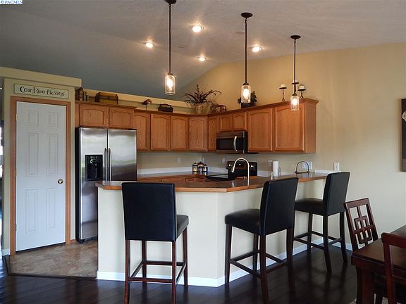 4th image of 7904 Snoqualmie Dr
