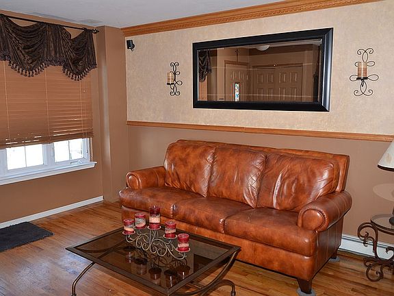 4th image of 252 Candon Ave