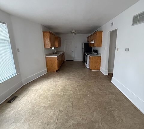 3rd image of 1523 SW Western Ave