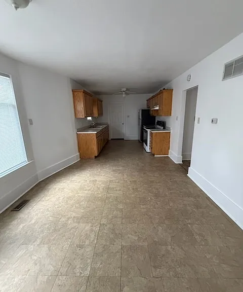1523 SW Western Ave — Photo 3