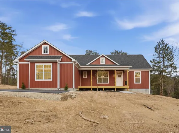 831 Avanti Dr, Bunker Hill, WV 25413