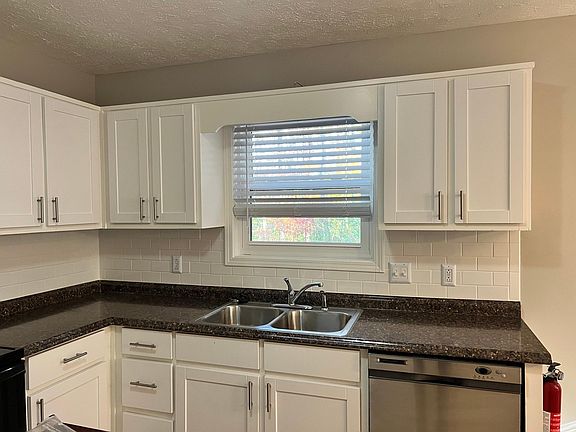 4th image of 1040 Mathews Ct SE #B