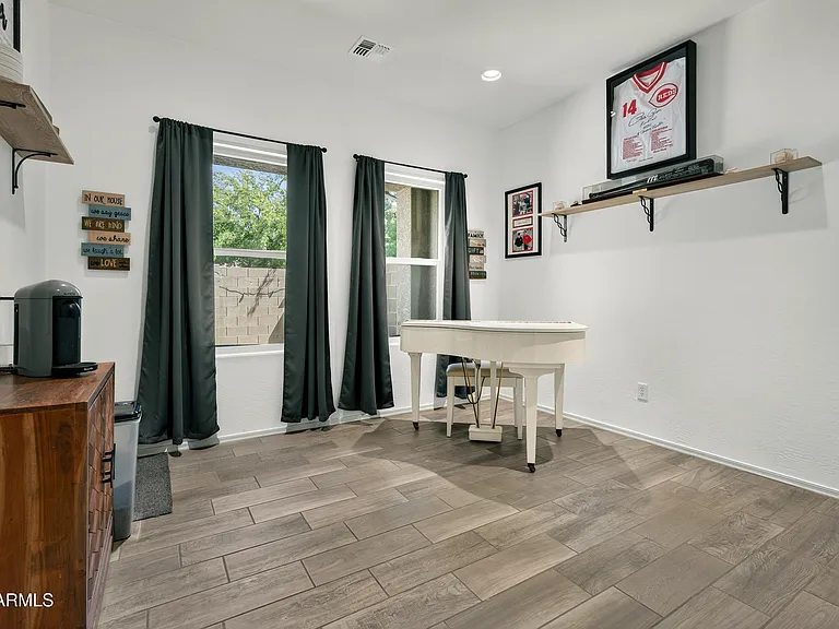 652 Brindle Dr — Photo 16