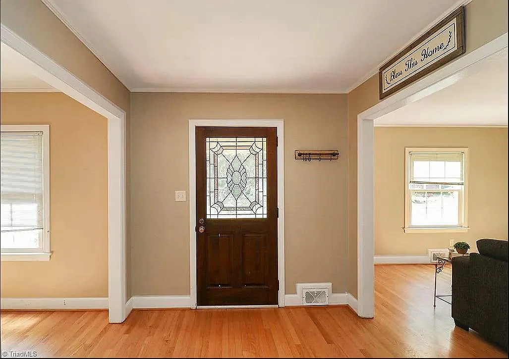 2 bed, 1977 sqft, $1,950 — Photo 4