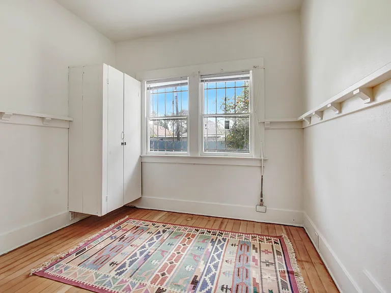 1246 W 48th St — Photo 16