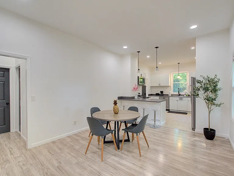 534 Wofford St — Photo 13