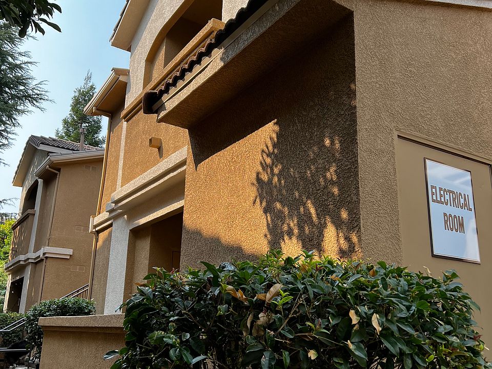 1st image of 501 Gibson Dr APT 723