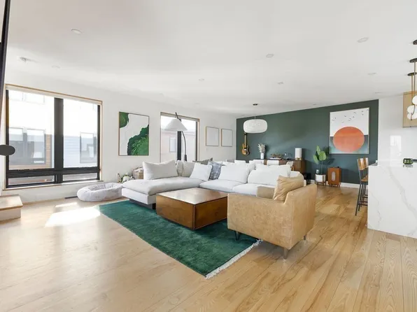 31 Hall St #2, Waltham, MA 02453