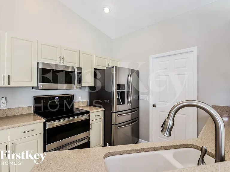 1017 SE 5th Ave — Photo 5