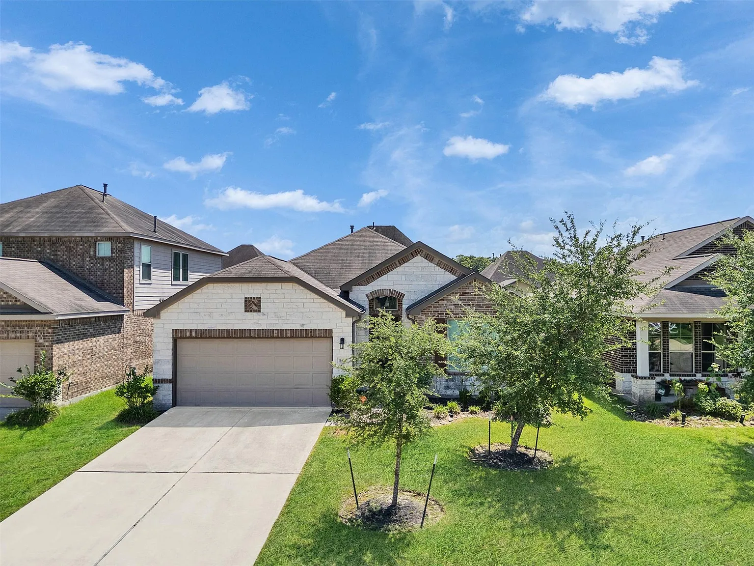 4 bed, 2.0 bath, 1856 sqft, $2,500 — Photo 2