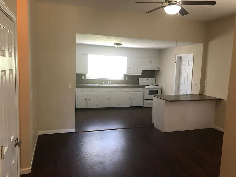701 Francis St W — Photo 5