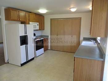 3rd image of 4345 S Lawrence St #B