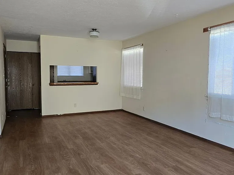 1705 Cliffside Dr — Photo 2