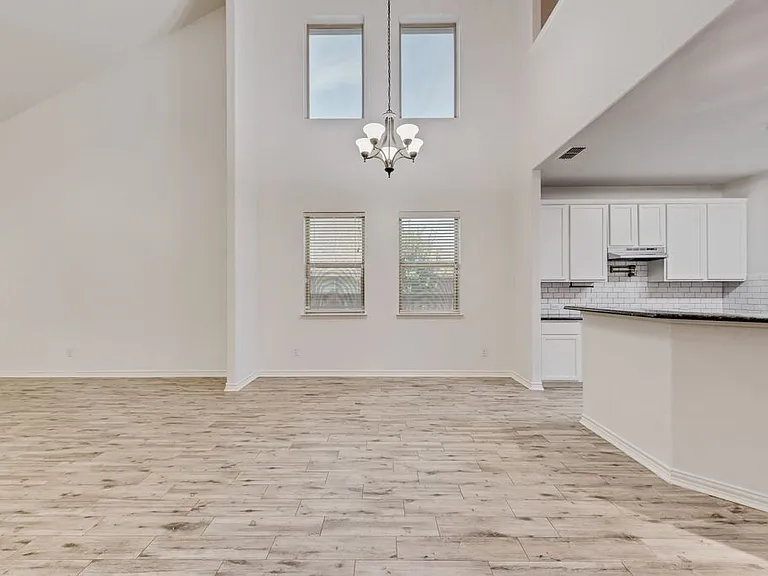 1816 Castle Creek Dr — Photo 7