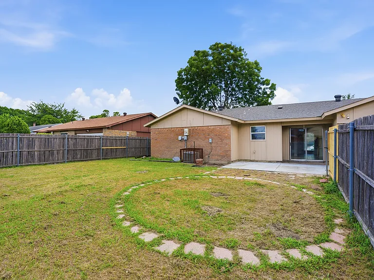 1373 Oakbluff Dr — Photo 19