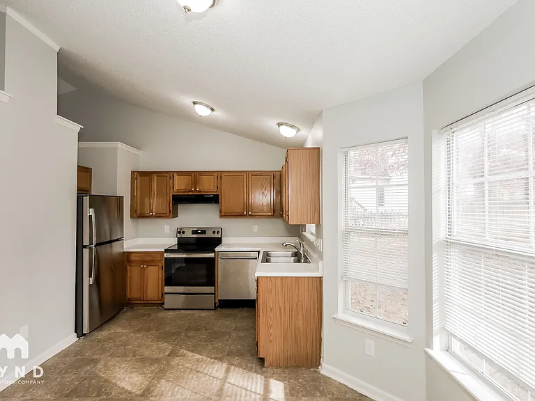 710 Greyson Dr — Photo 3