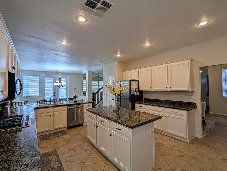 11025 Edina Ct — Photo 4
