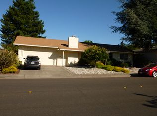 105 Valley Oaks Dr, Santa Rosa, CA 95409