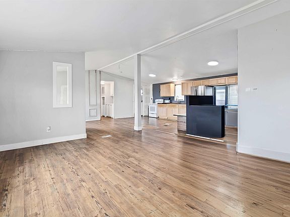 3rd image of 5827 E Little Basin Rd