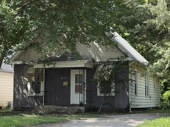 1921 E Edwards St, Springfield, IL 62703