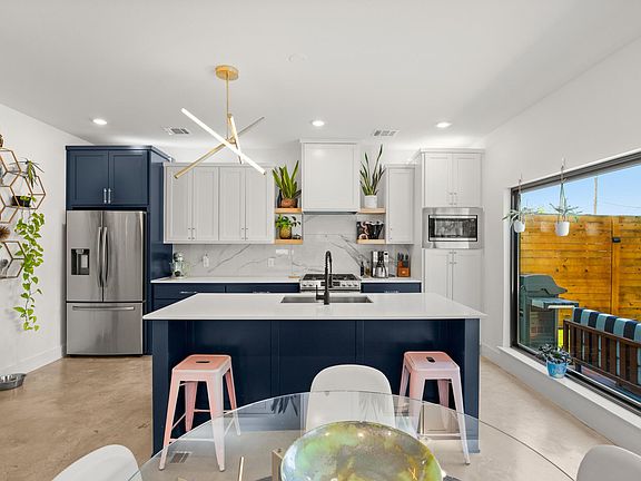 5th image of 1413 Montopolis Dr Unit A