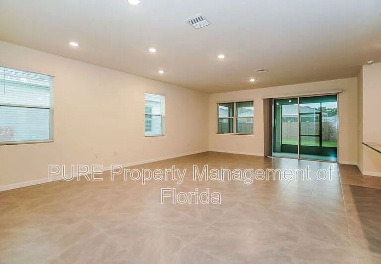 4122 NW 48th Terrace Rd — Photo 7