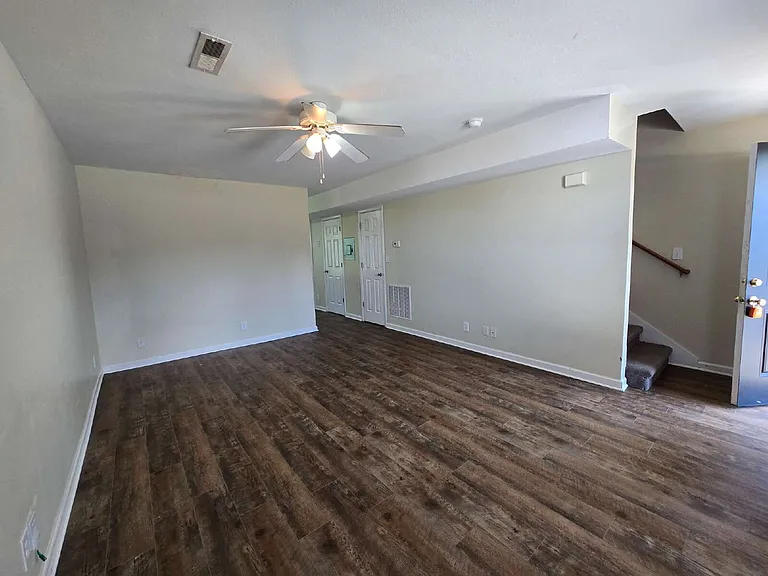253-1A Executive Ave — Photo 3