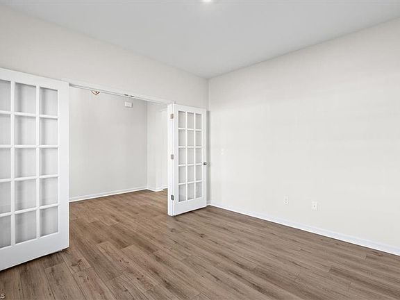 5th image of 702 Fairmile Dr