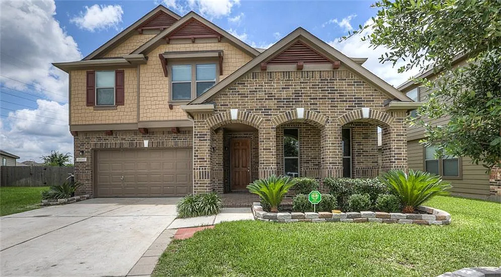4 bed, 2786 sqft, $2,300 — Photo 1