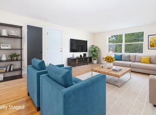42 Arnold Way #1A, West Hartford, CT 06119