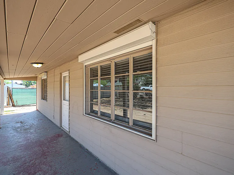 1053 E Weldon Ave — Photo 34