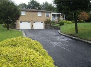 739 Courtview Dr, Greensburg, PA 15601