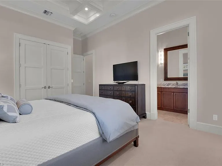 2250 Crayton Rd — Photo 36