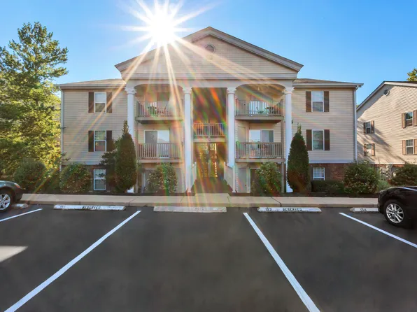 749 Ridgeside Dr APT J, Ballwin, MO 63021