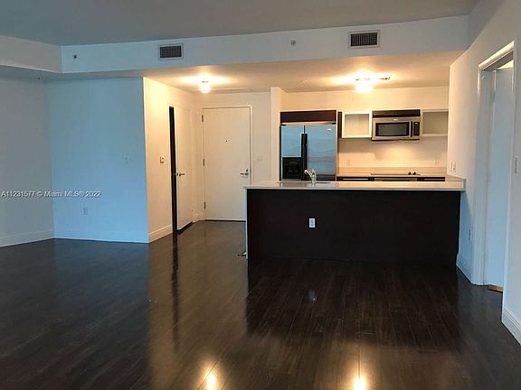 3rd image of 1900 N Bayshore Dr APT 3019
