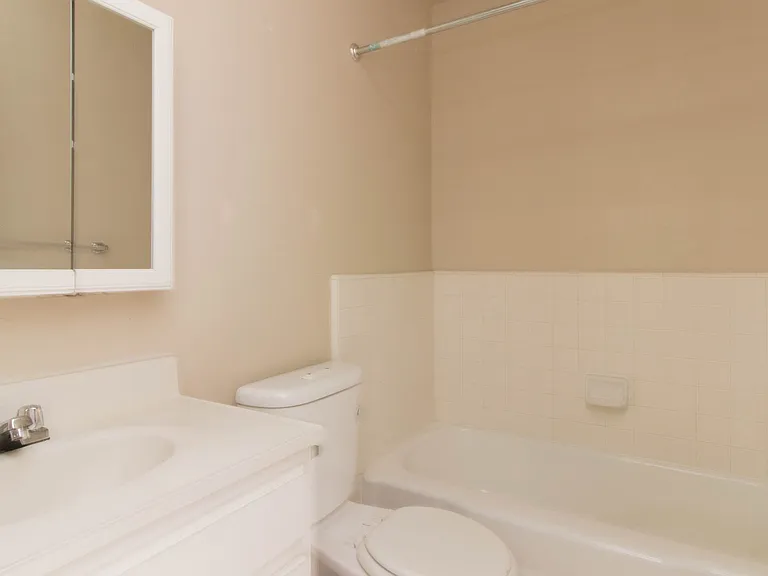 645 Lime Ave — Photo 2