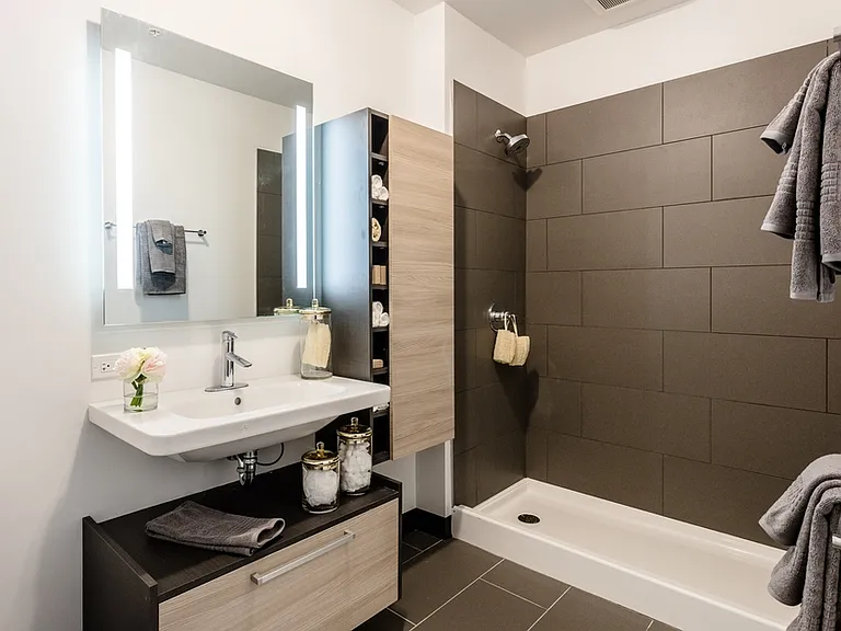 Seven 10 West — Photo 13