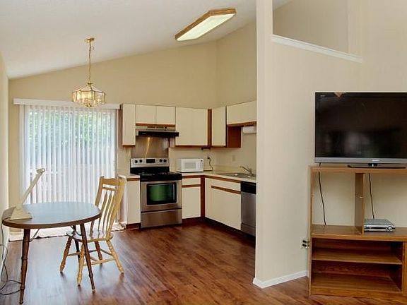 5th image of 1015 E Yager Ln Unit 10