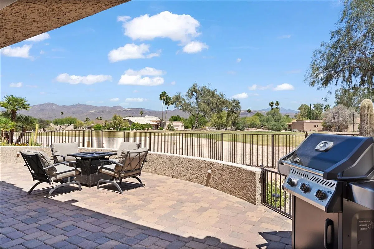 3 bed, 2364 sqft, $6,000 — Photo 2