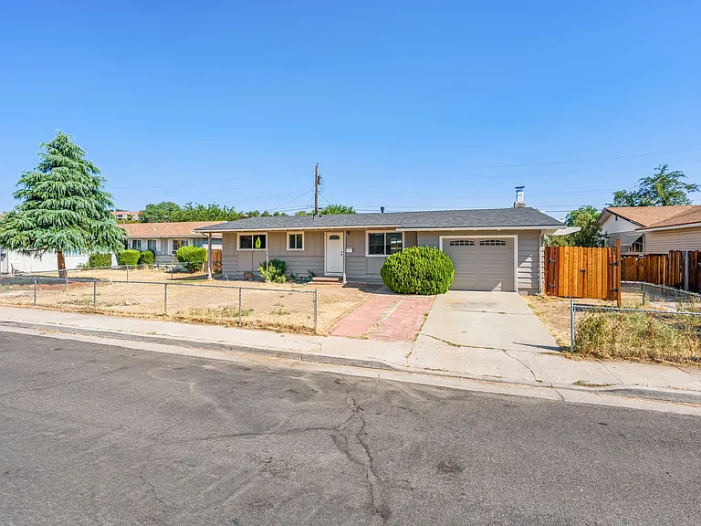 2565 Pequop St — Photo 4